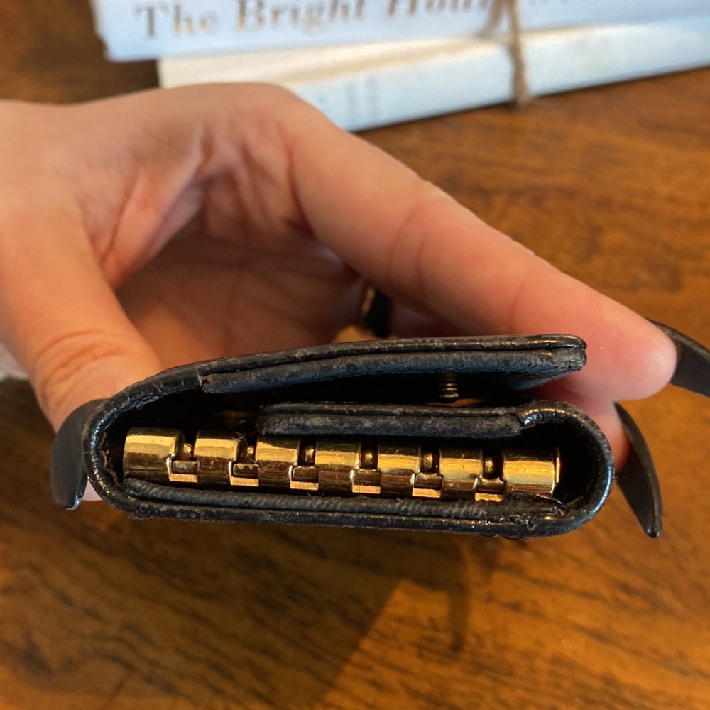 💯 AUTH. Chanel vintage black caviar leather key holder /keychain - Picture 7 of 12